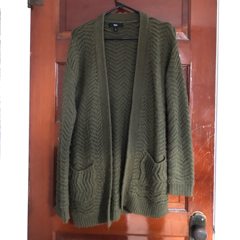 Cardigan sweater